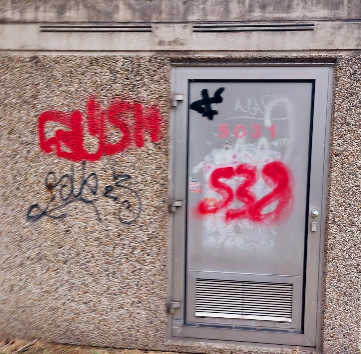Das ist keine Kunst. Das kann weg.