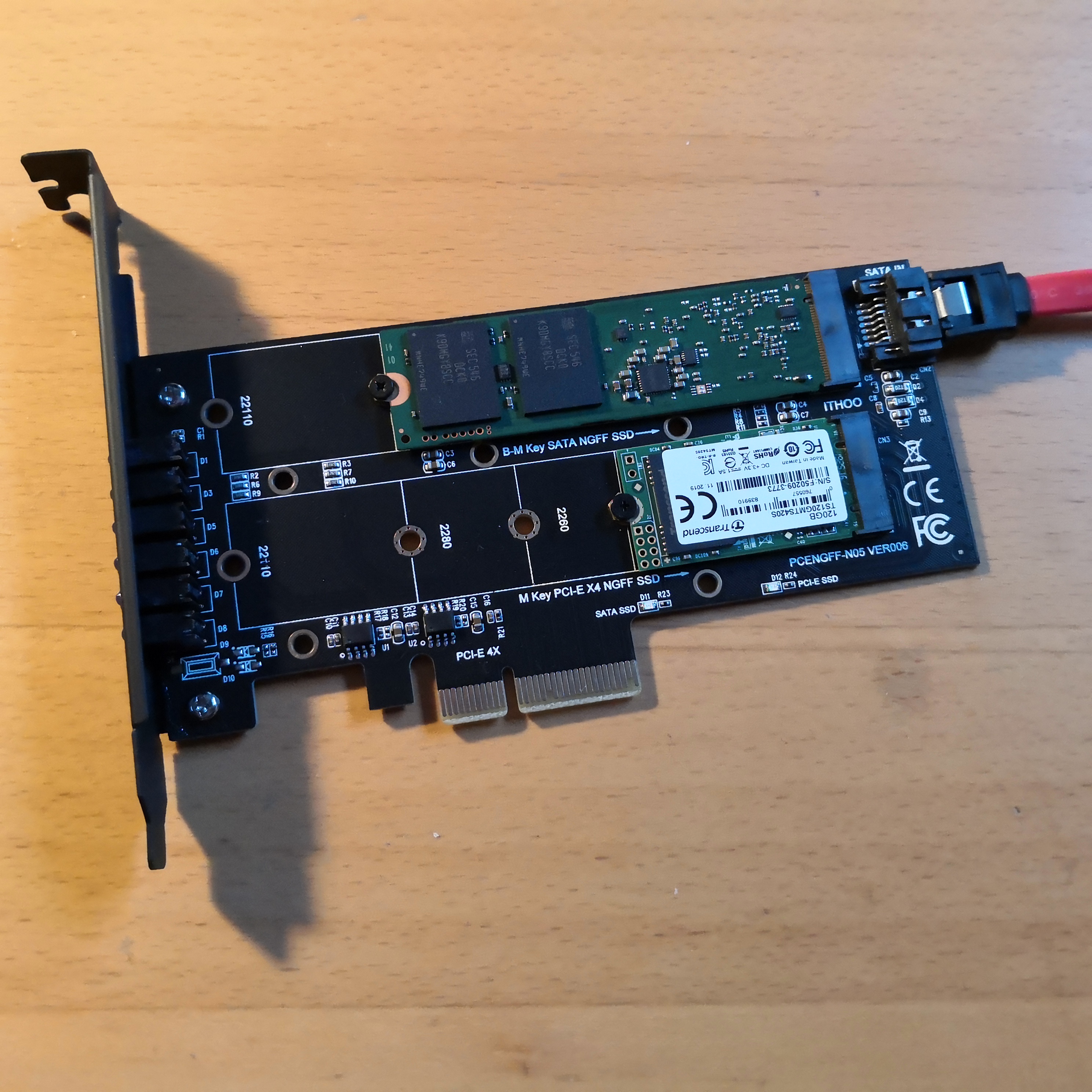 PCIe Karte, die SD Festplatten aufnehmen kann. Sehr schnell übrigens ...